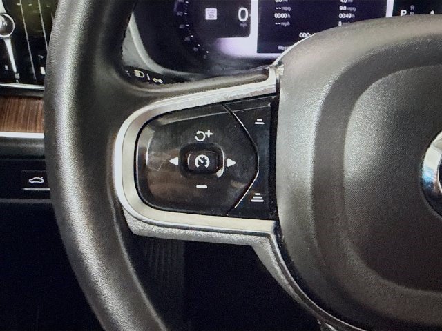 Used 2023 Volvo XC60 B5 Plus FWD image 13