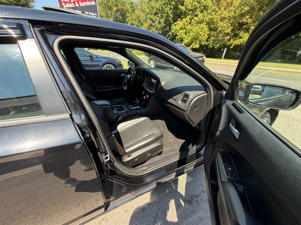 Used 2022 Dodge Charger SXT w/ Leather Interior Group RWD image 13