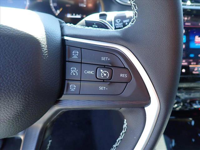 New 2025 Jeep Grand Cherokee Altitude image 18