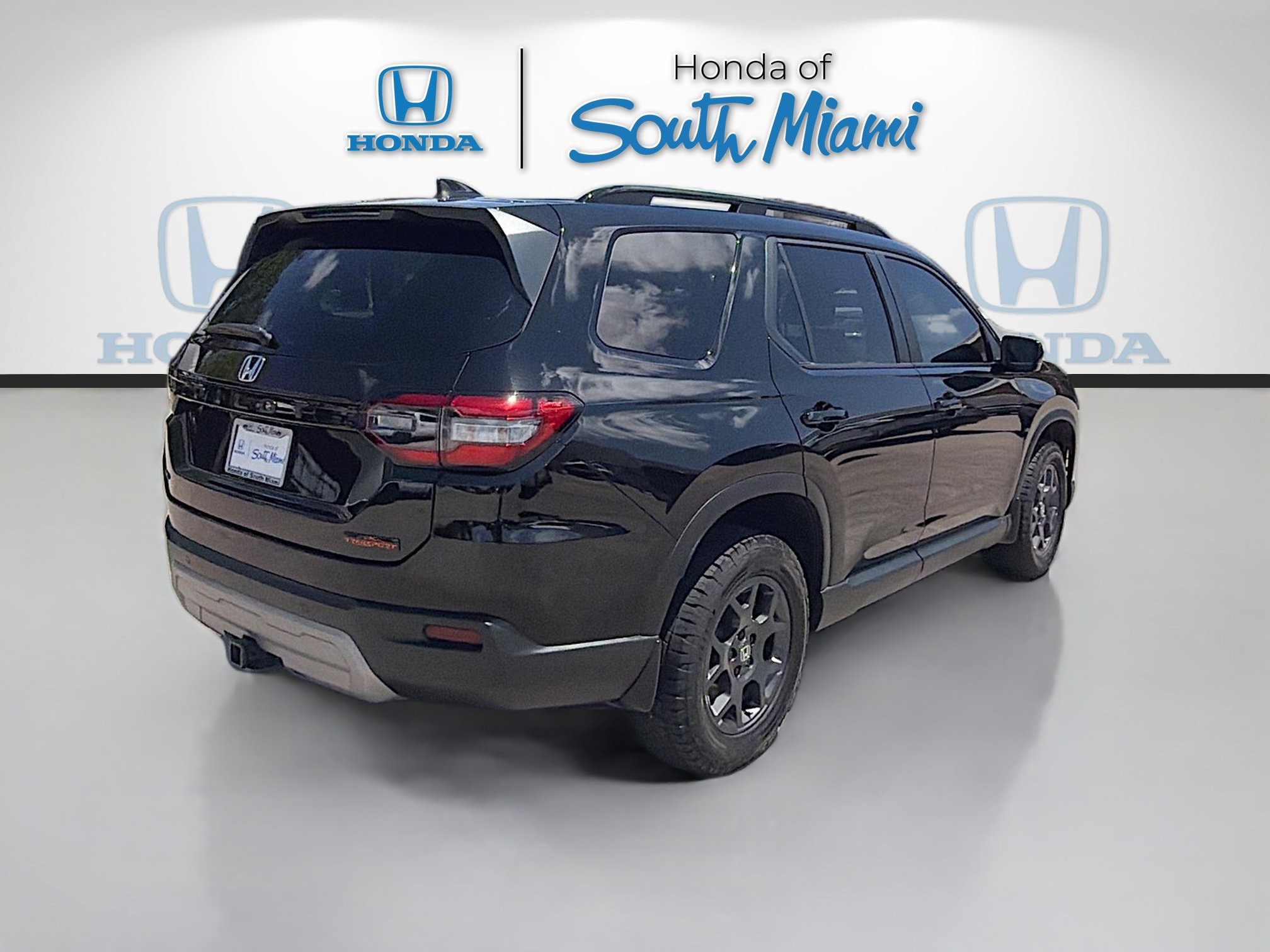 Used 2025 Honda Pilot TrailSport image 7