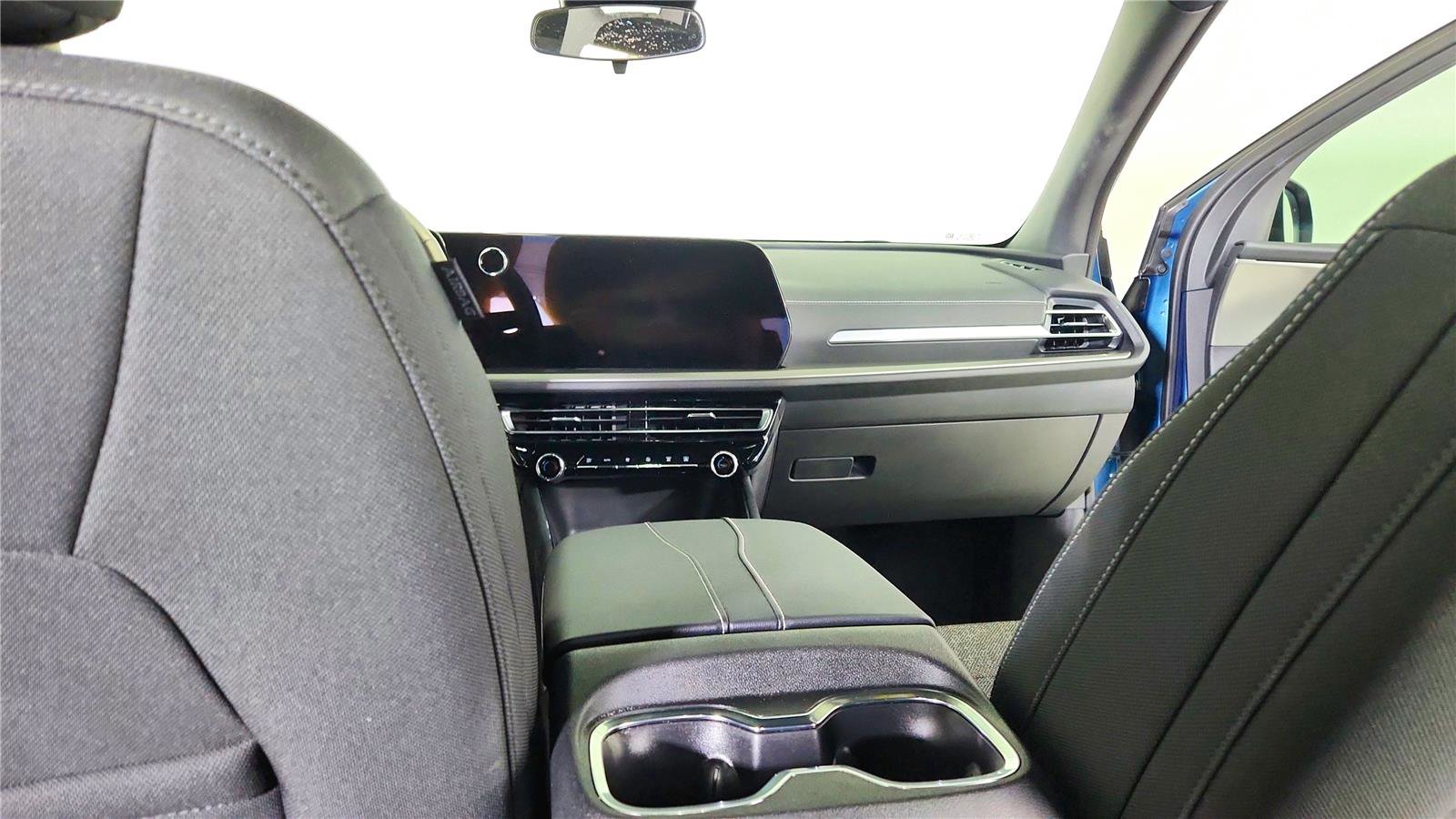 Used 2025 Chevrolet Traverse LT w/ Driver Confidence Package image 29