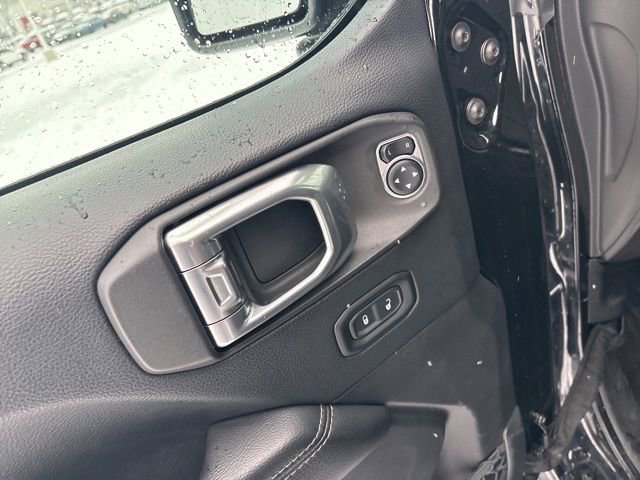 Used 2018 Jeep Wrangler Unlimited Sahara w/ Cold Weather Group image 34