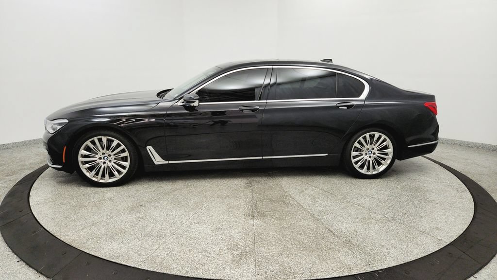Used 2018 BMW 750i xDrive AWD/4WD image 2