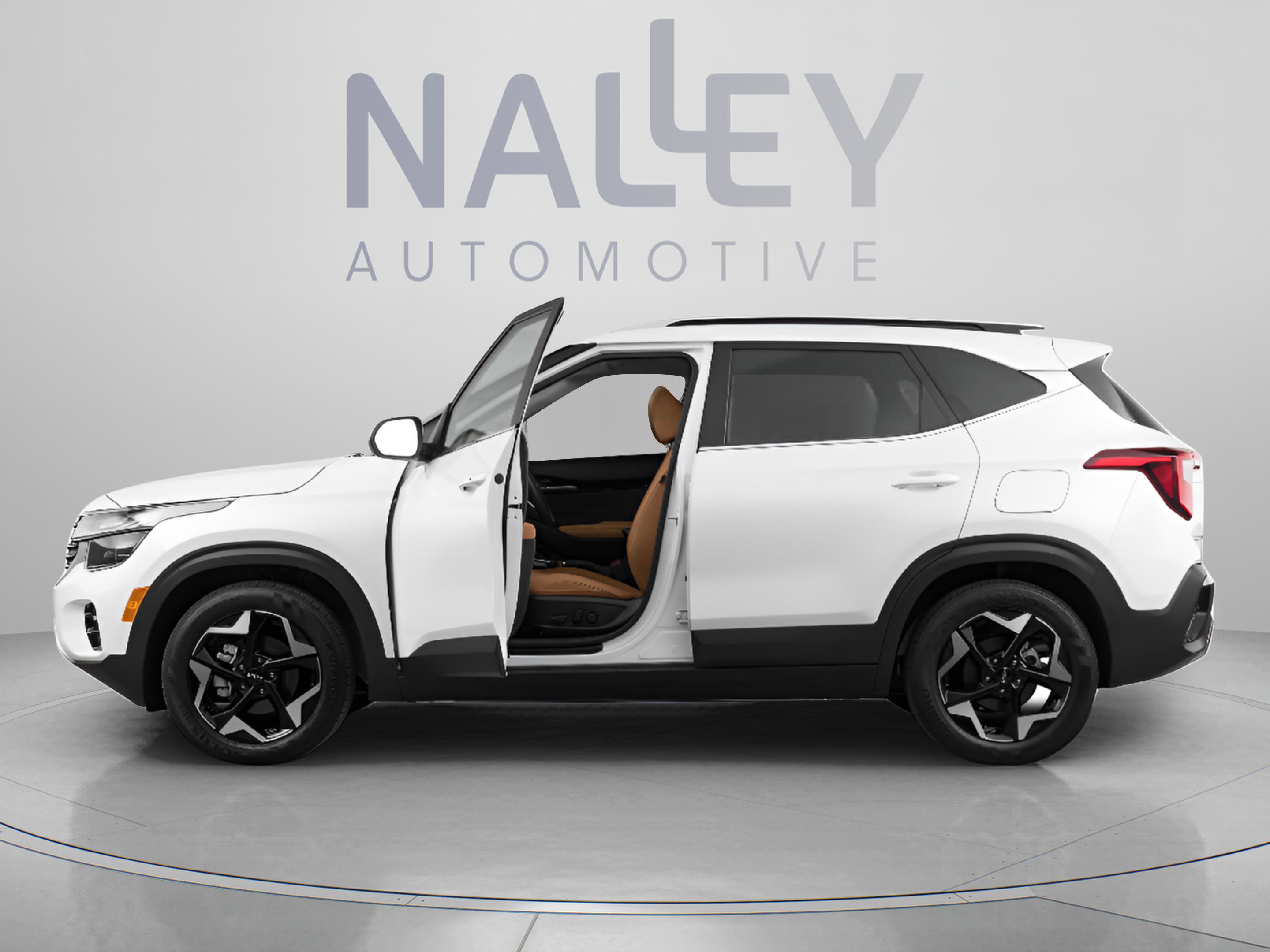 Used 2025 Kia Seltos LX AWD/4WD image 2
