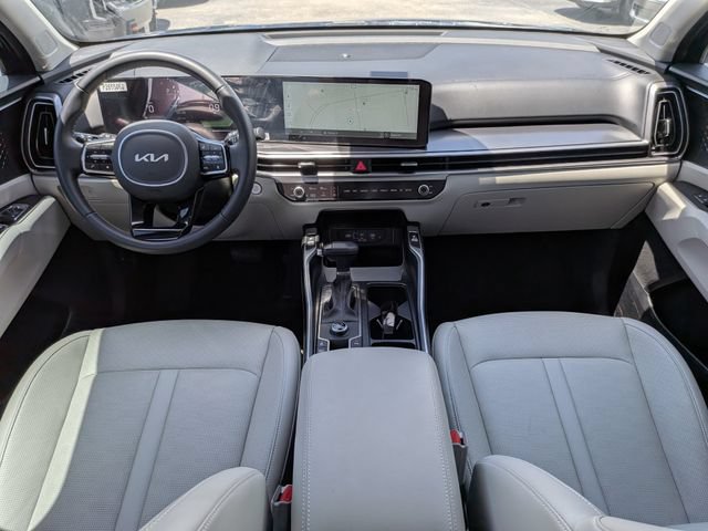 Used 2025 Kia Sorento EX w/ Panoramic Sunroof Package FWD image 14