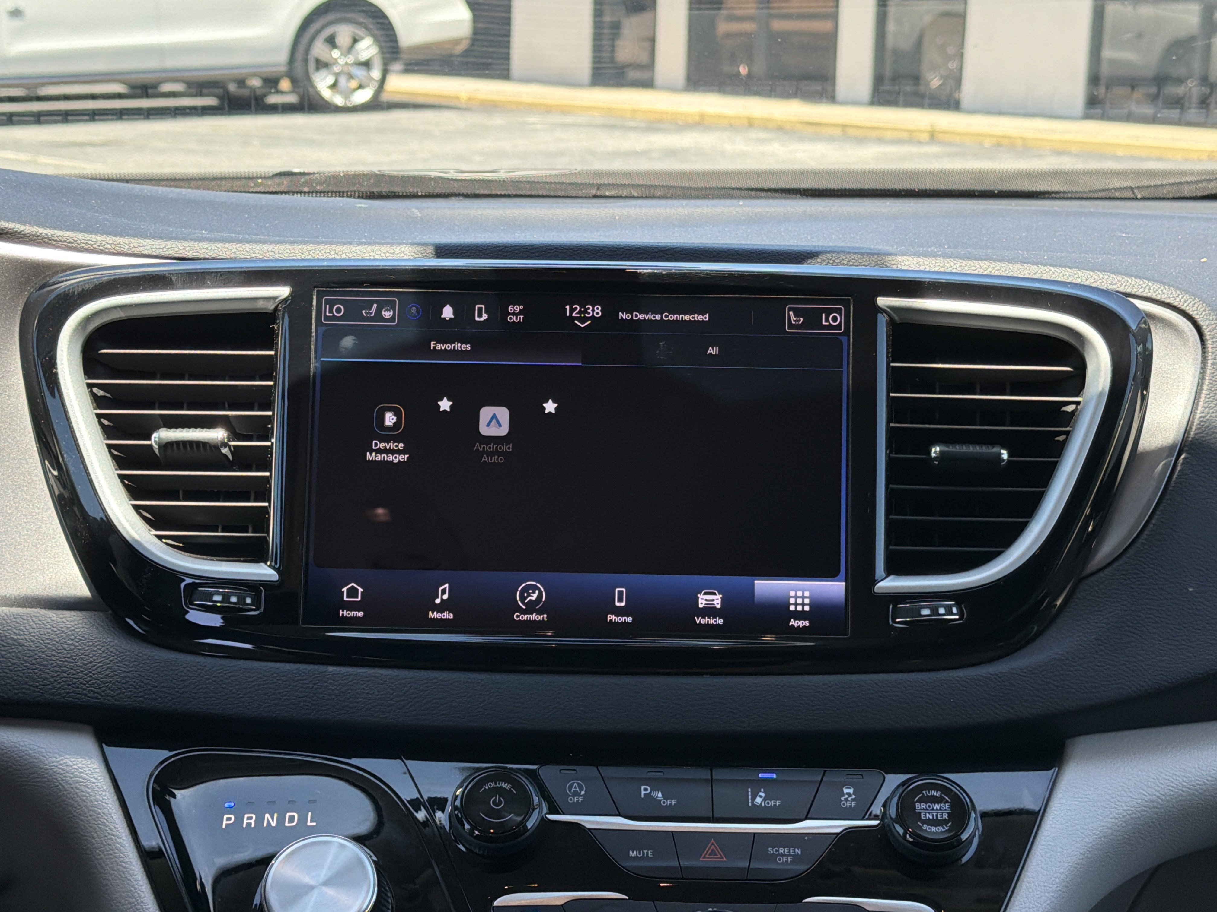 Used 2024 Chrysler Pacifica Touring-L FWD image 4