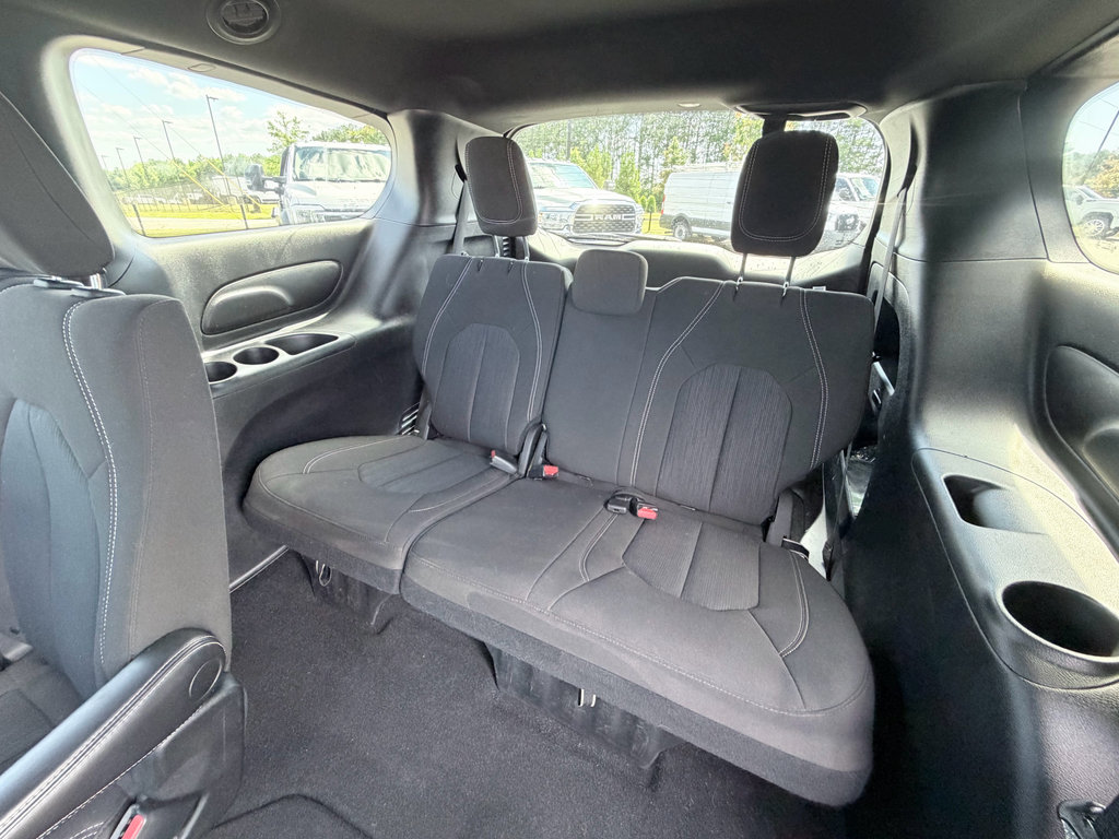 Used 2022 Chrysler Pacifica Touring FWD image 29