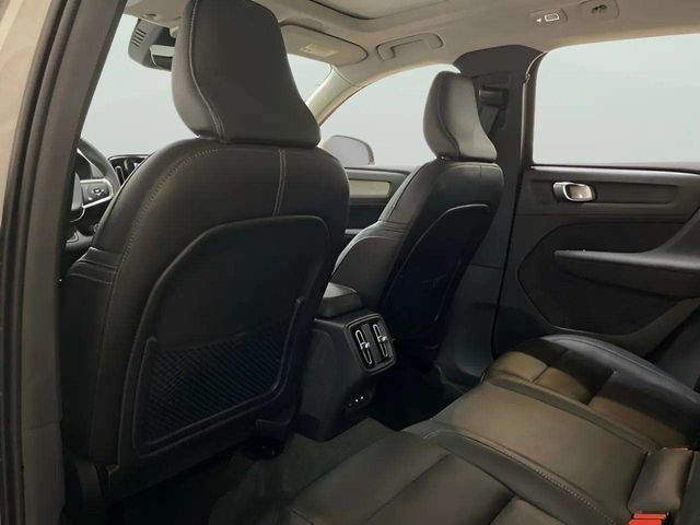 Used 2025 Volvo XC40 B5 Plus AWD/4WD image 21