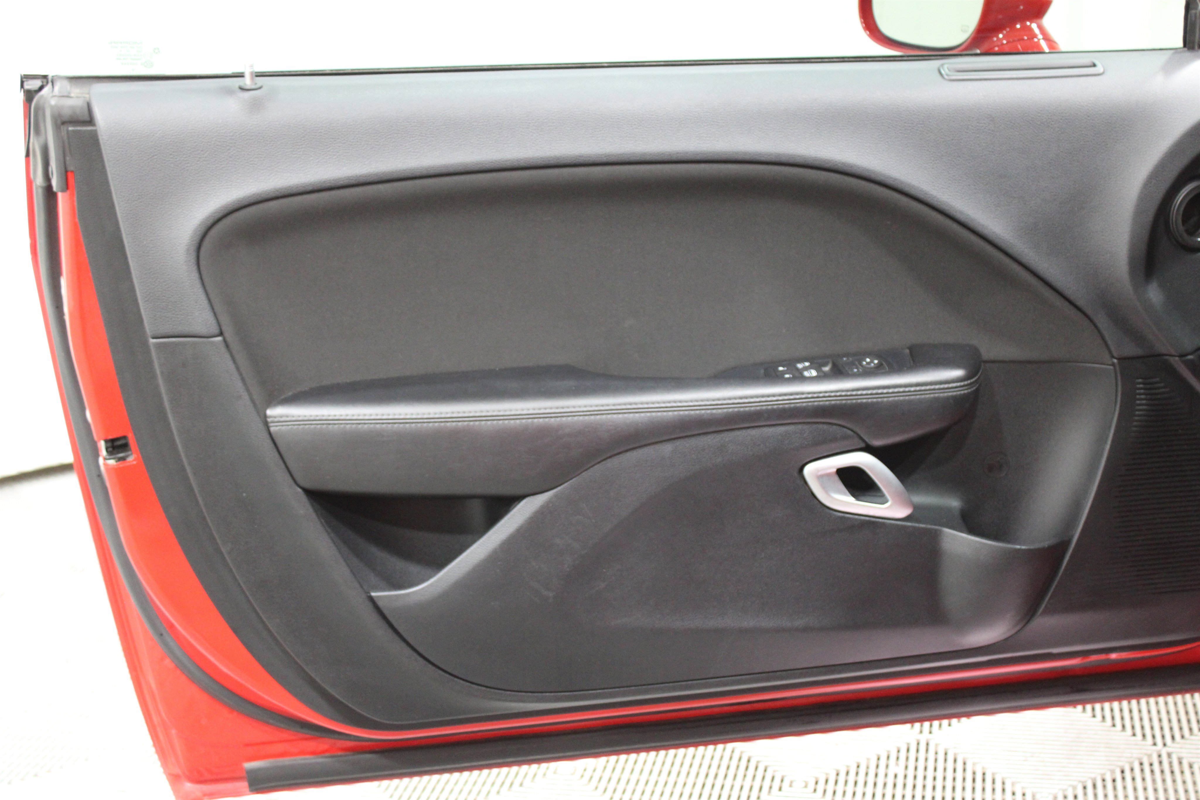 Used 2016 Dodge Challenger R/T image 6