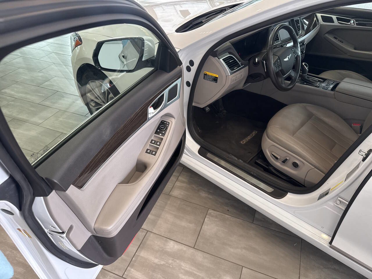 Used 2015 Hyundai Genesis 3.8 AWD/4WD image 24