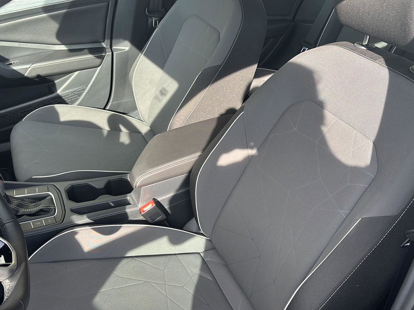 Used 2025 Volkswagen Jetta Sport image 5