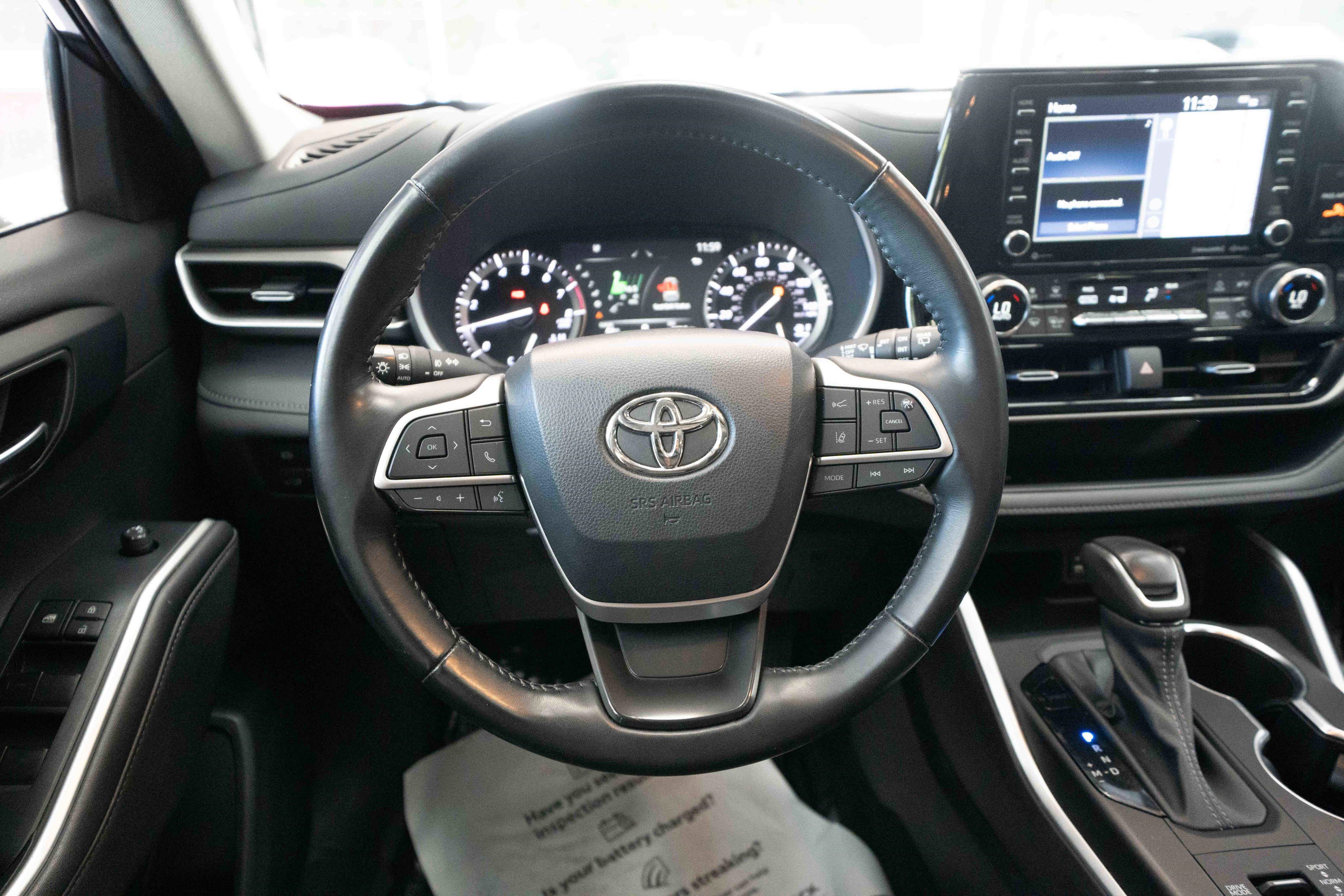 Used 2022 Toyota Highlander XLE AWD/4WD image 21