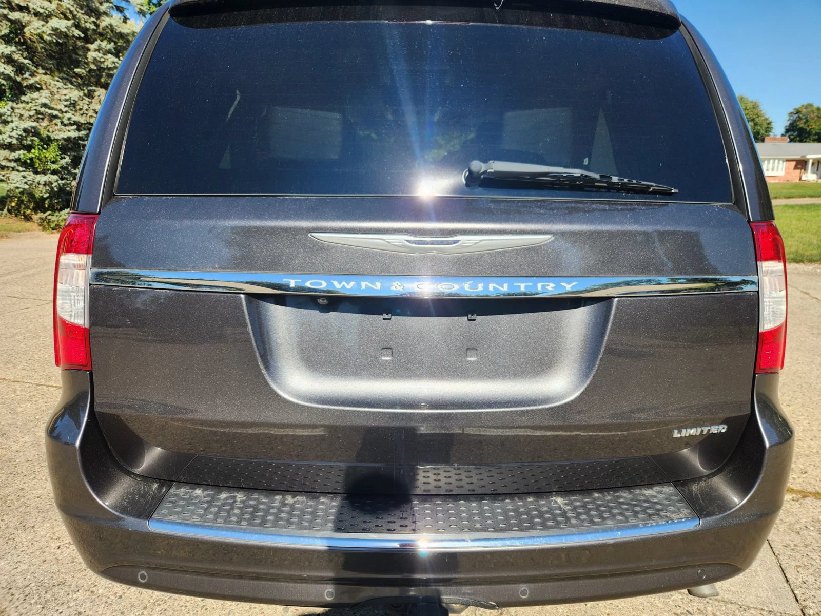 Used 2016 Chrysler Town & Country Limited Platinum w/ Trailer Tow Group FWD image 4