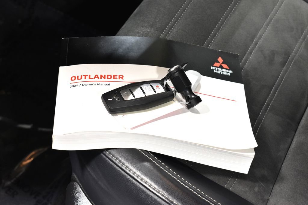 Used 2024 Mitsubishi Outlander SE Black Edition image 40