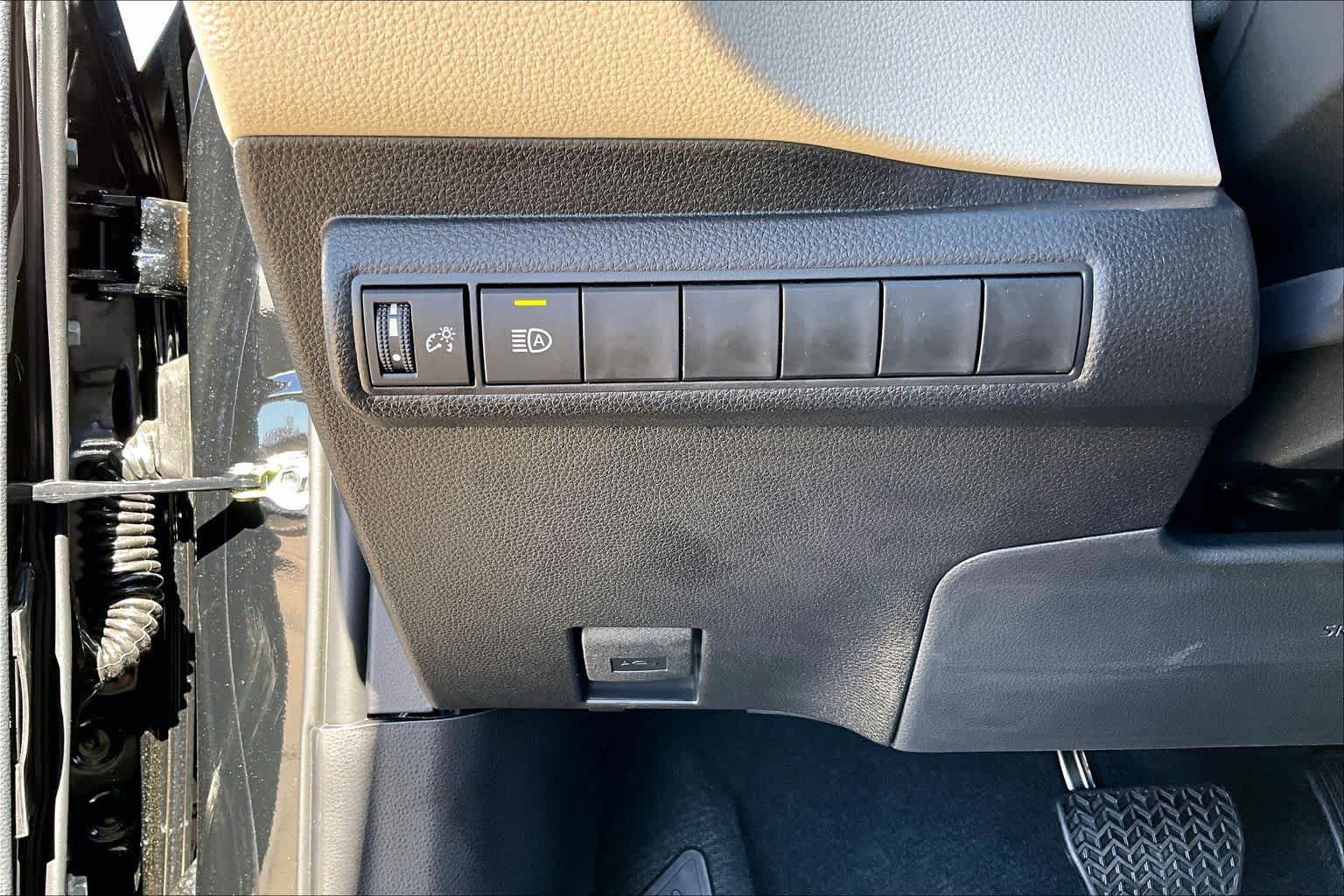 Used 2026 Toyota Corolla LE image 31