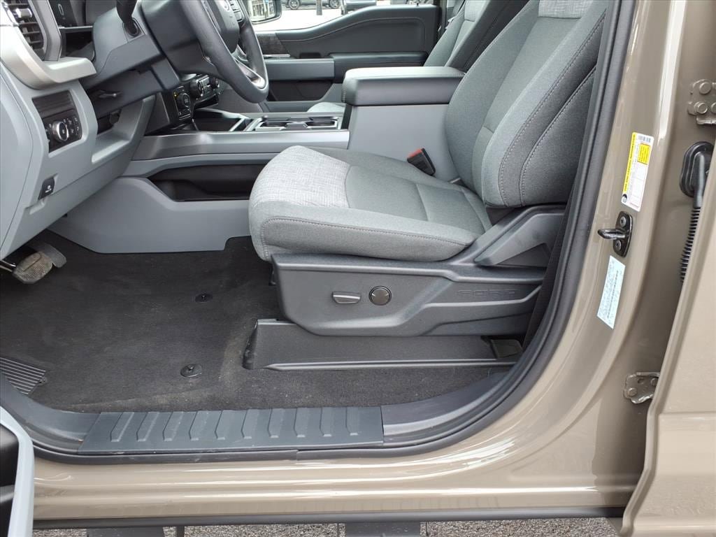New 2026 Ford F250 XLT w/ XLT Premium Package AWD/4WD image 12