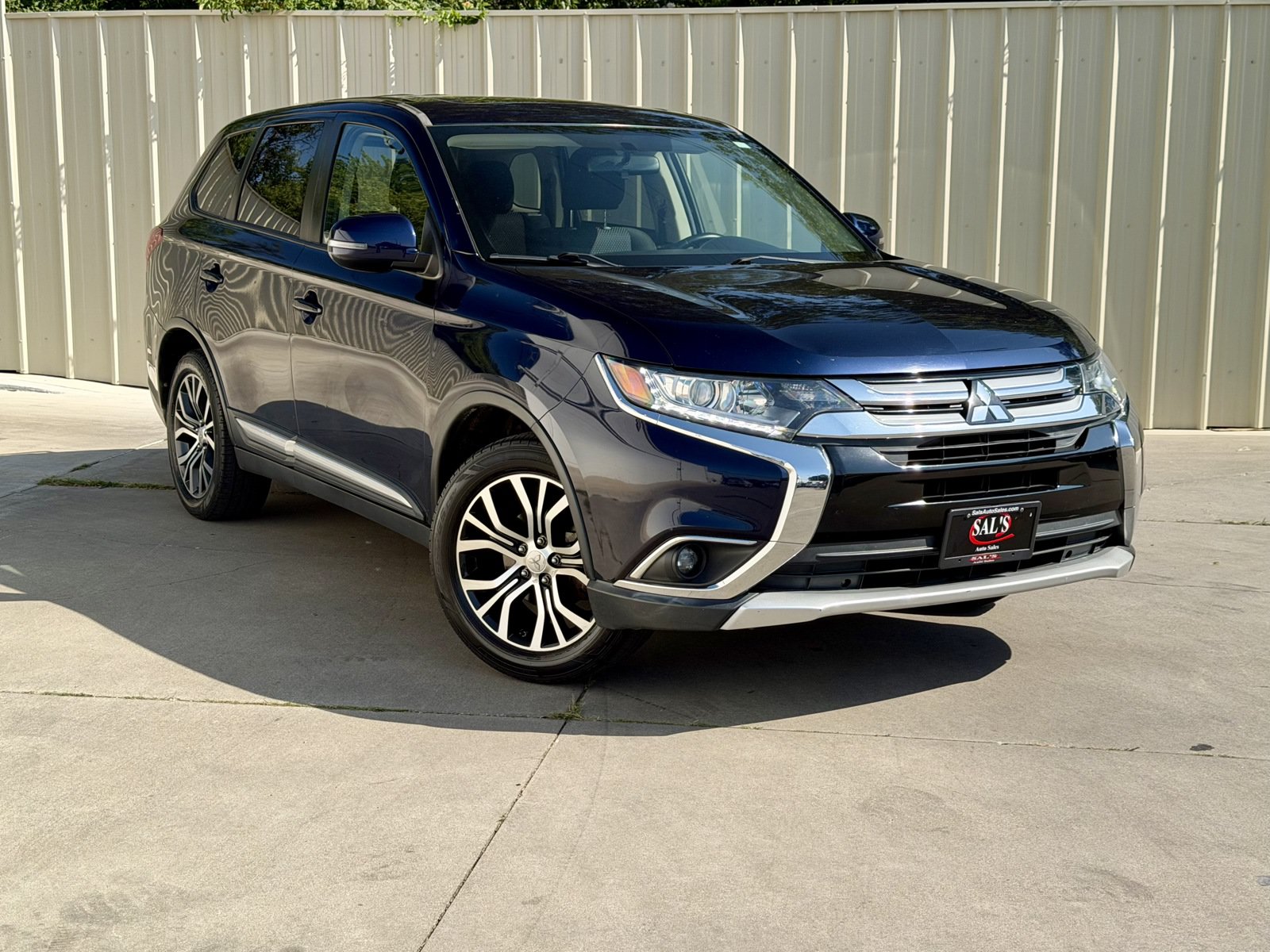 Used 2017 Mitsubishi Outlander SE FWD image 1