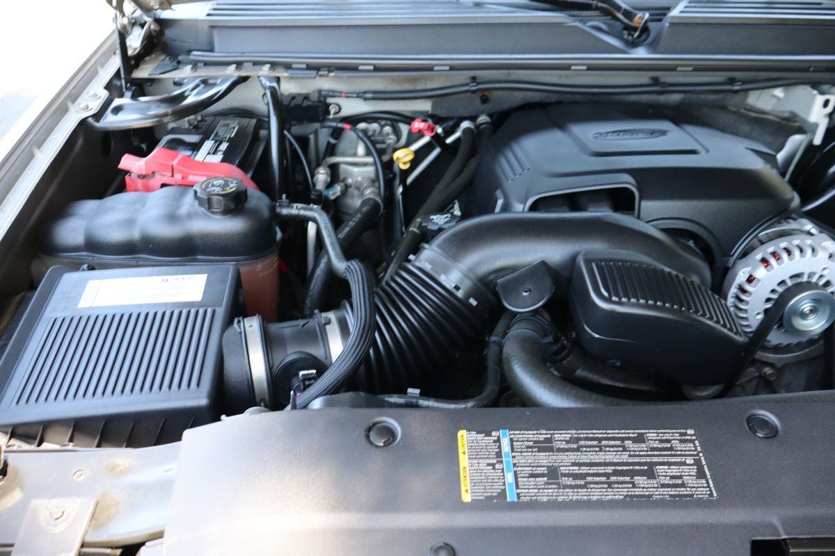 Used 2008 Chevrolet Suburban LT w/ LT Preferred Equipment Group AWD/4WD image 38