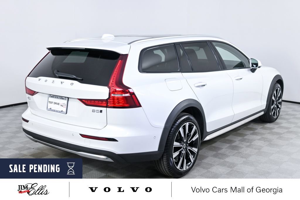 Certified 2025 Volvo V60 B5 Cross Country Ultra AWD/4WD image 30