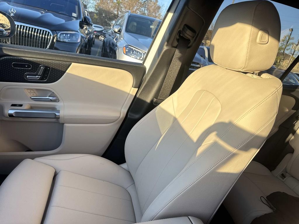 Used 2025 Mercedes-Benz GLB 250 image 16