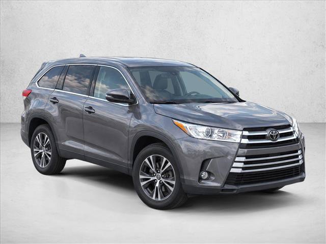 Used 2019 Toyota Highlander Plus FWD image 3