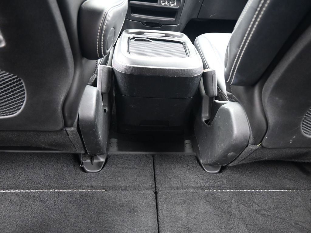 Used 2023 Chrysler Pacifica Touring-L w/ S Appearance Package image 37
