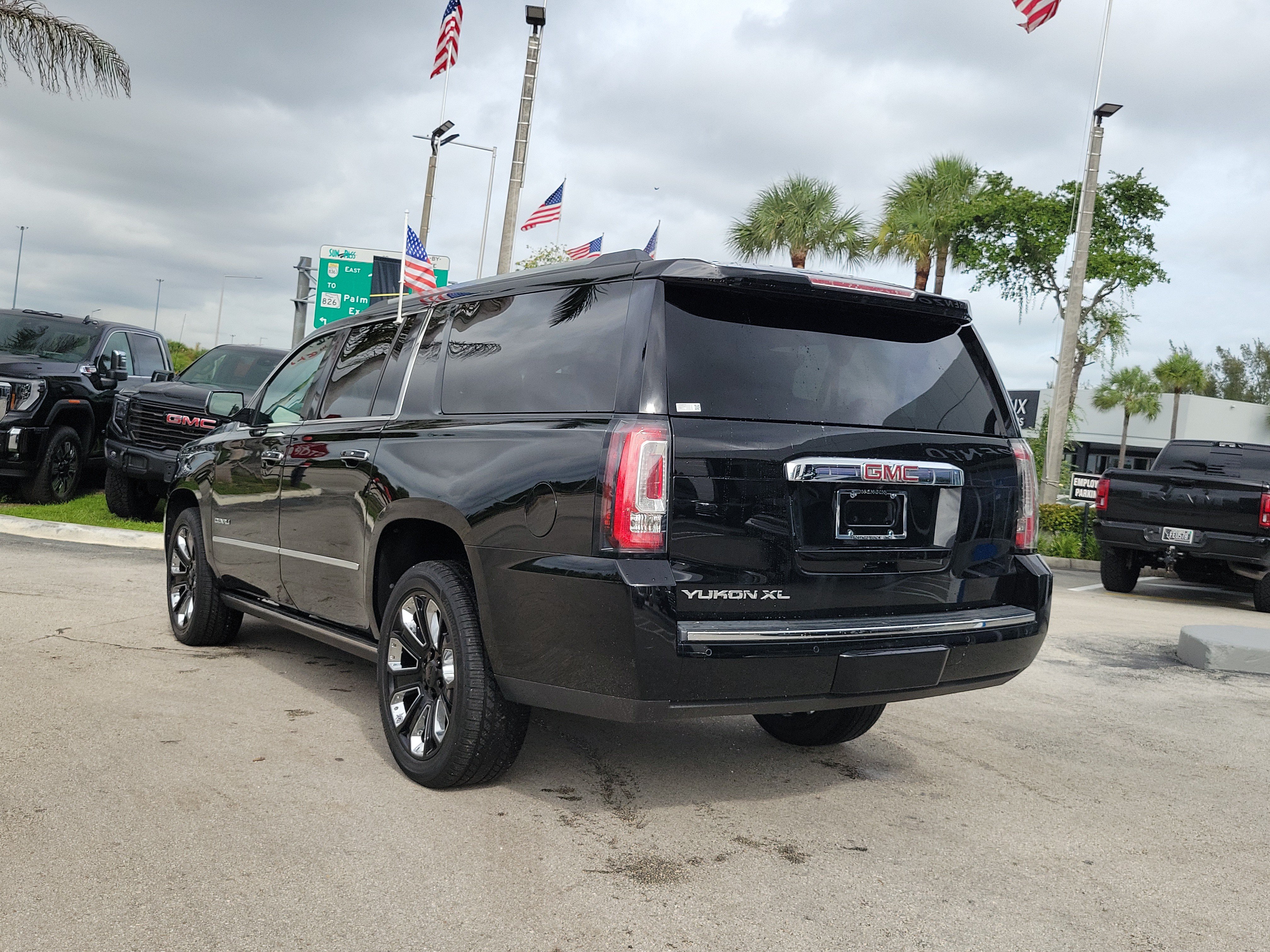 Used 2019 GMC Yukon XL Denali w/ Denali Ultimate Package RWD image 7