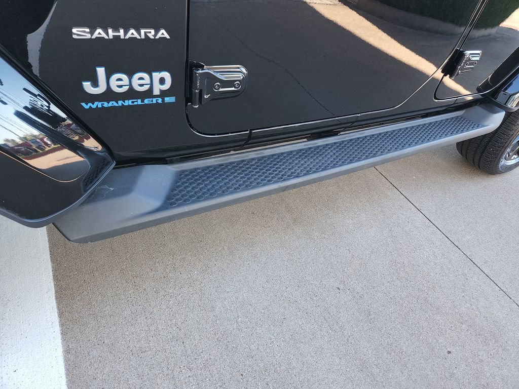 Used 2023 Jeep Wrangler Unlimited Sahara image 33