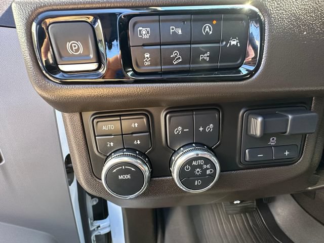 Used 2025 GMC Yukon XL Elevation AWD/4WD image 11