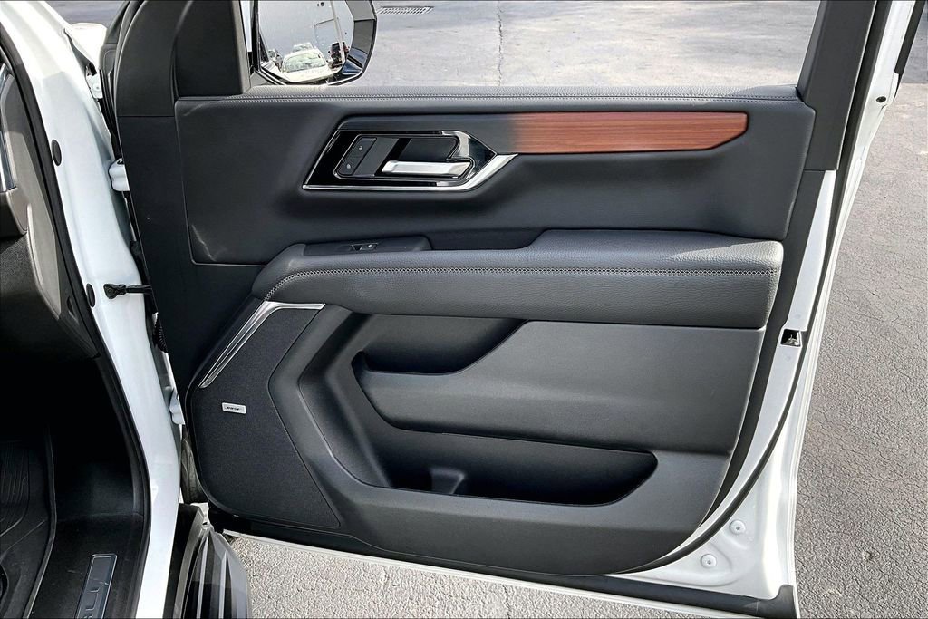 Used 2025 GMC Yukon XL Denali image 28