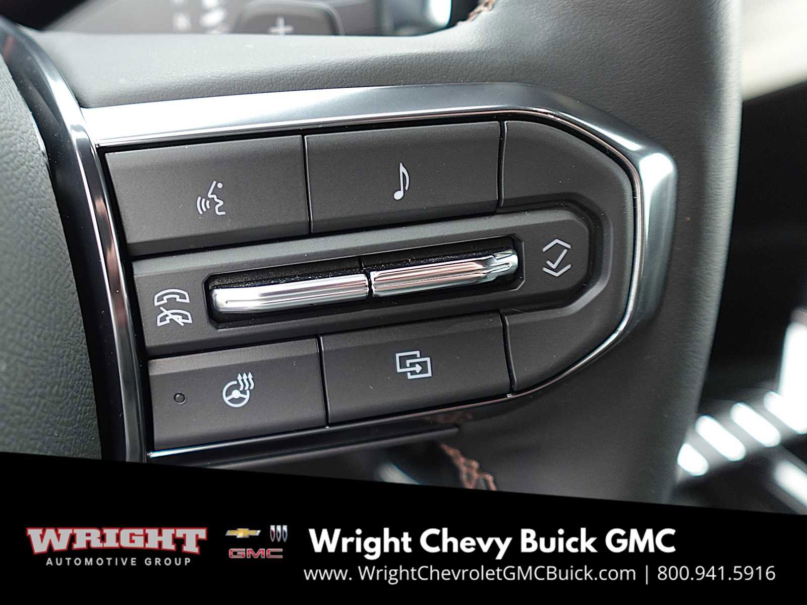 Used 2025 GMC Acadia AT4 w/ Luxury Package image 16