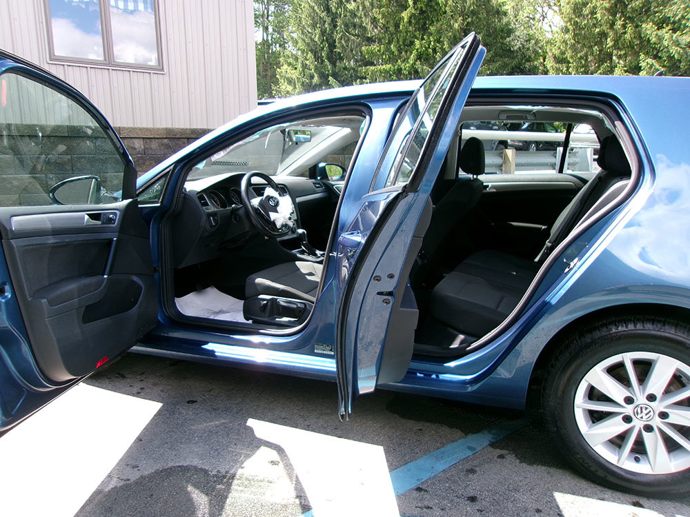 Used 2017 Volkswagen Golf SE image 15