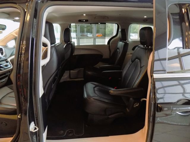 Used 2024 Chrysler Pacifica Touring-L image 21
