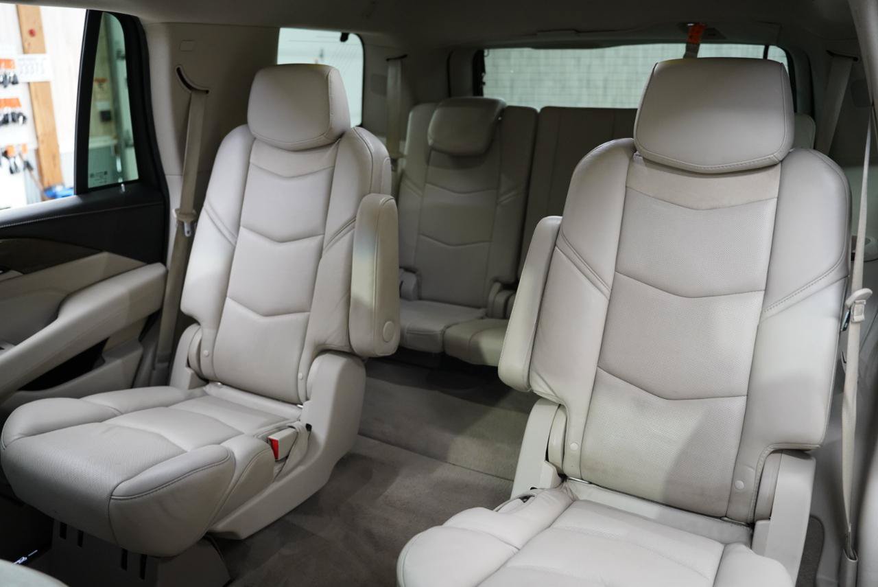 Used 2019 Cadillac Escalade Premium Luxury w/ LPO, Radiant Package AWD/4WD image 33