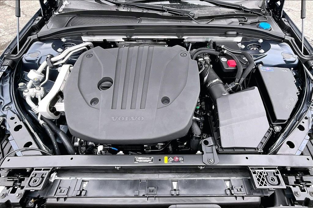 New 2026 Volvo V60 B5 Cross Country Ultra w/ Protection Package Premier image 12
