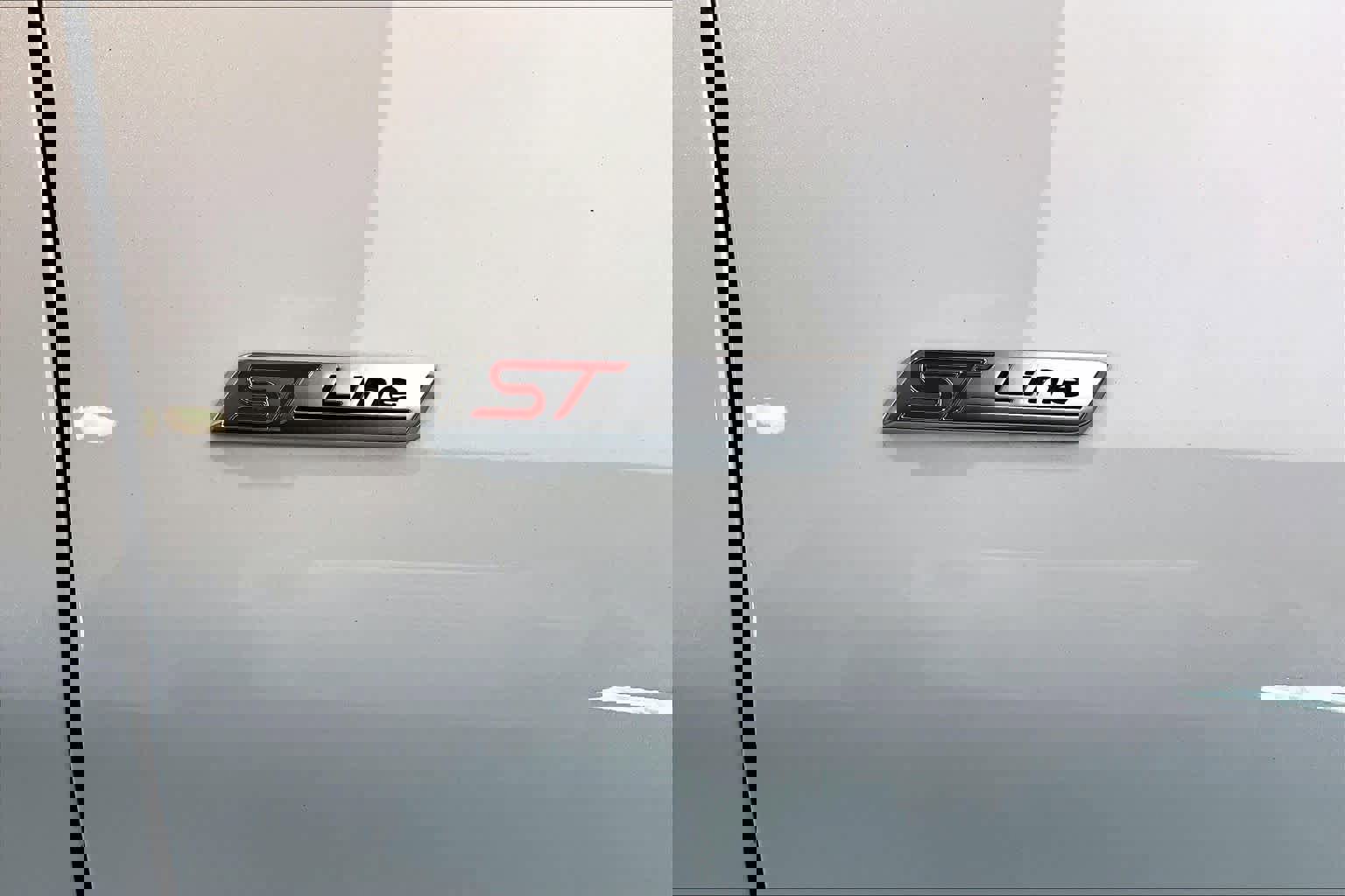 Used 2025 Ford Explorer ST-Line image 10