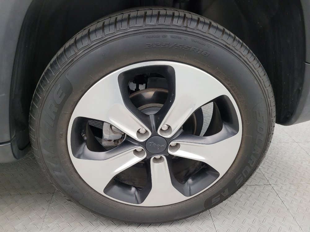 Used 2018 Jeep Compass Latitude w/ Popular Equipment Group FWD image 31