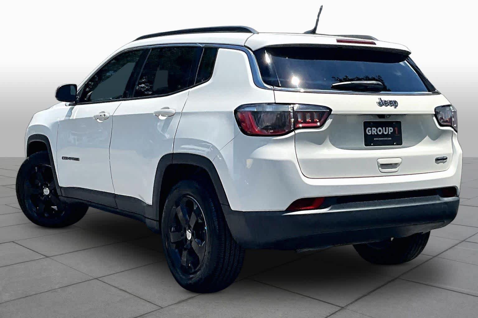 Used 2018 Jeep Compass Latitude w/ Popular Equipment Group FWD image 12
