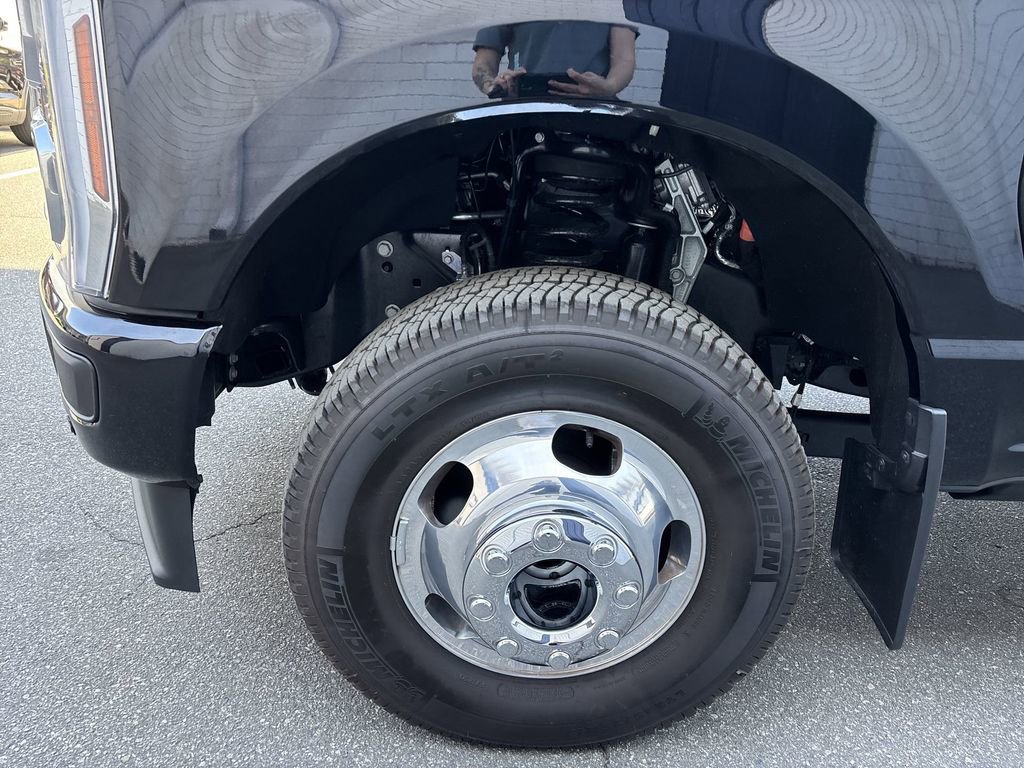 Used 2026 Ford F350 Platinum AWD/4WD image 19