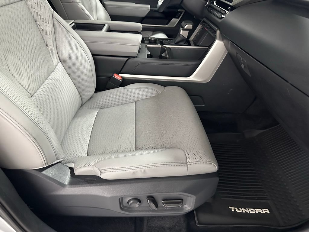 Used 2025 Toyota Tundra Limited AWD/4WD image 59