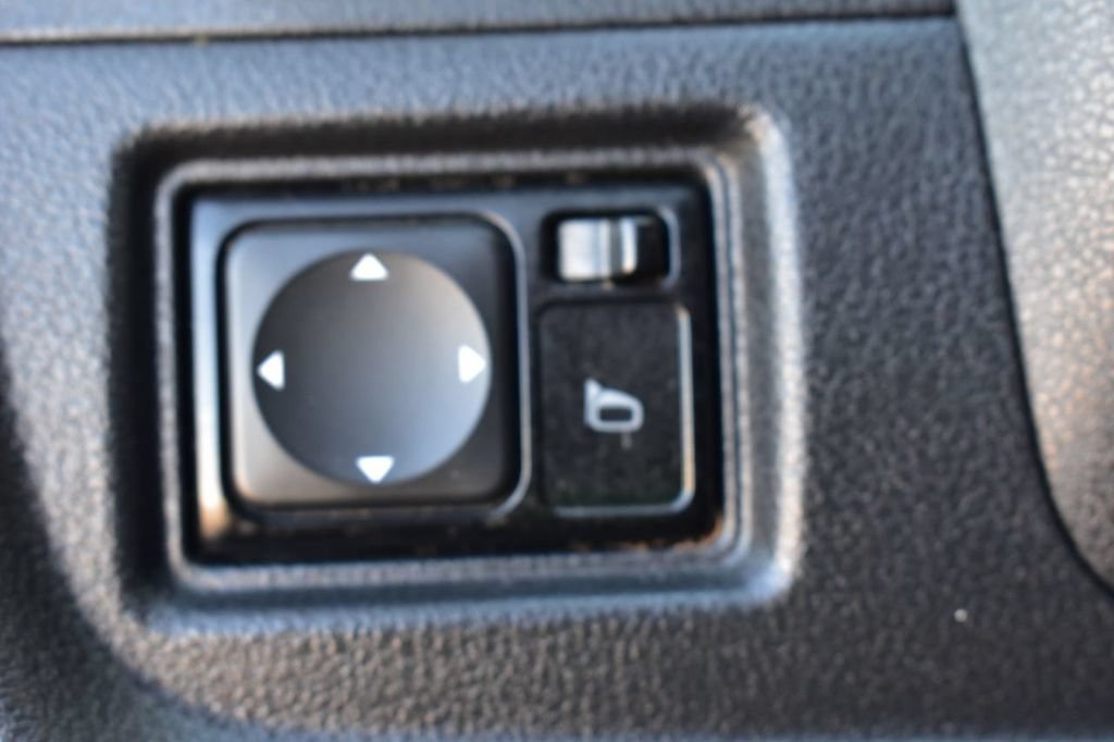 Used 2016 Nissan Versa Note SV FWD image 35