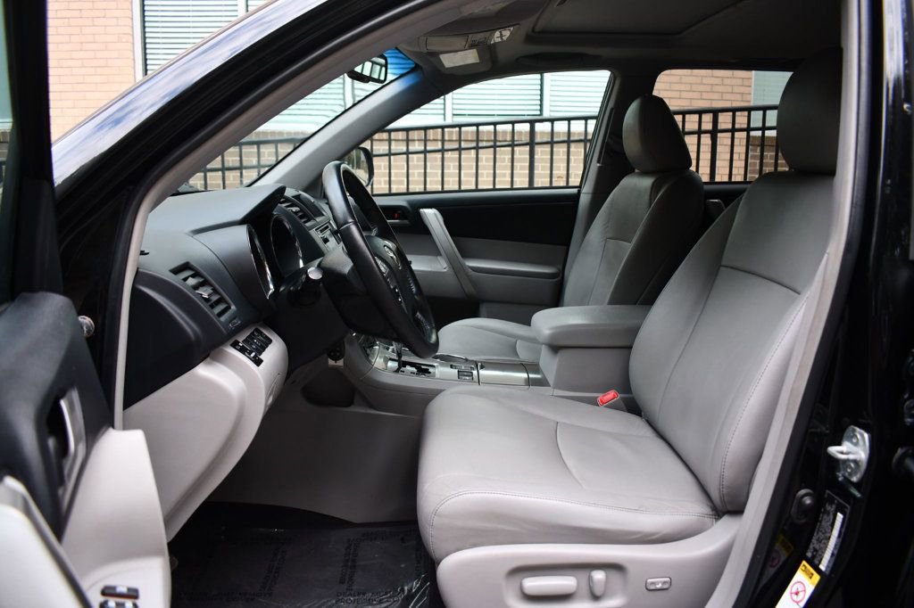 Used 2013 Toyota Highlander SE image 20