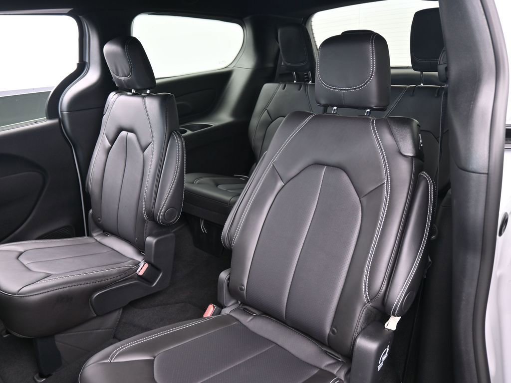 Used 2026 Chrysler Voyager LX image 28
