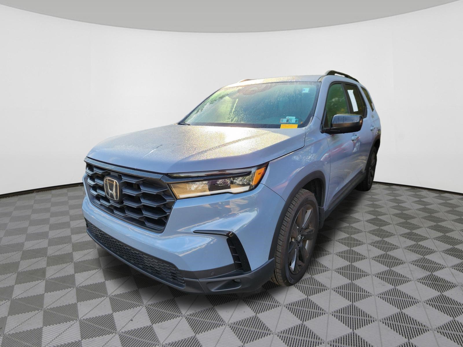 Used 2025 Honda Pilot Sport image 2