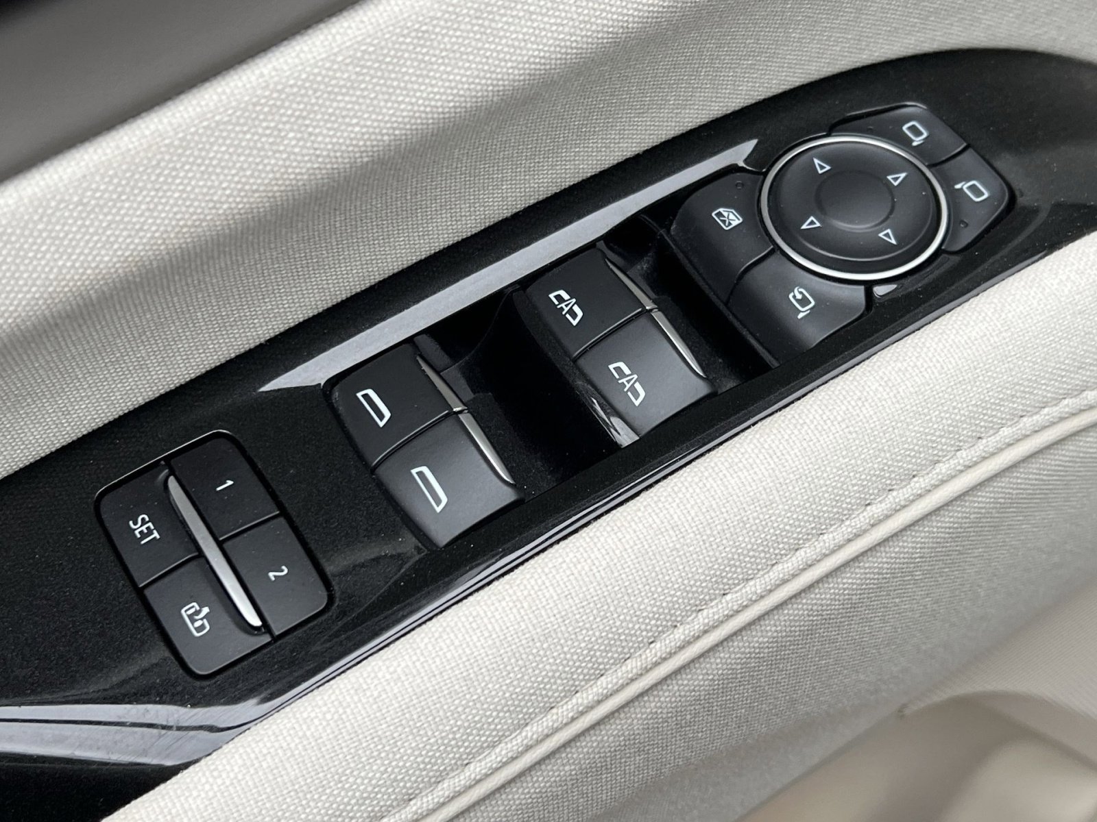 Used 2022 Cadillac Escalade Sport Platinum w/ LPO, ONYX Package image 13