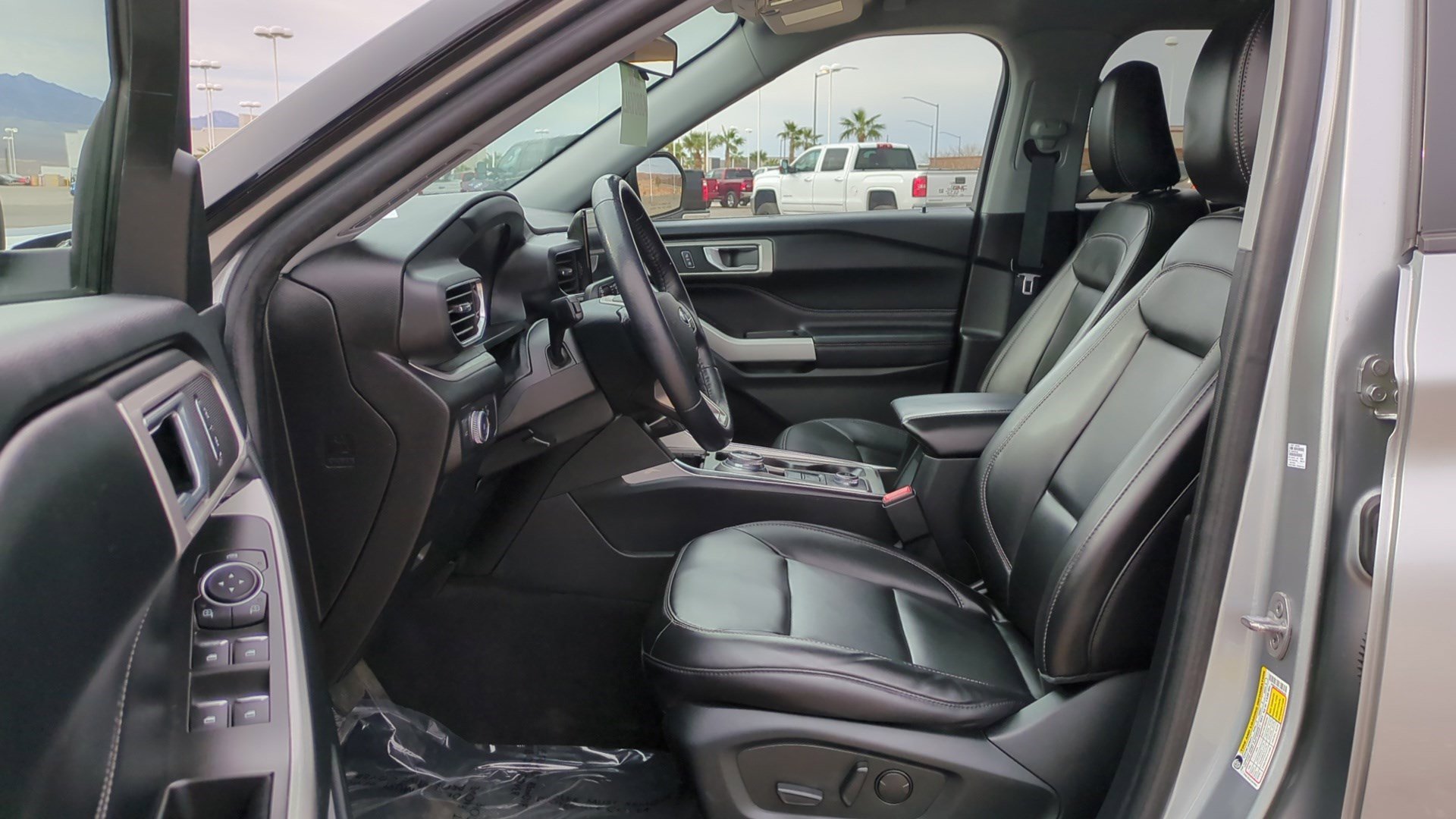 Used 2022 Ford Explorer XLT w/ Equipment Group 202A image 15