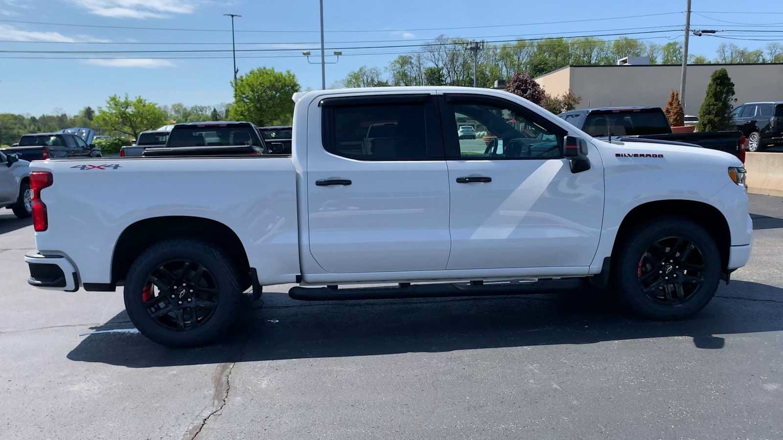 Certified 2023 Chevrolet Silverado 1500 RST w/ Redline Edition AWD/4WD image 9