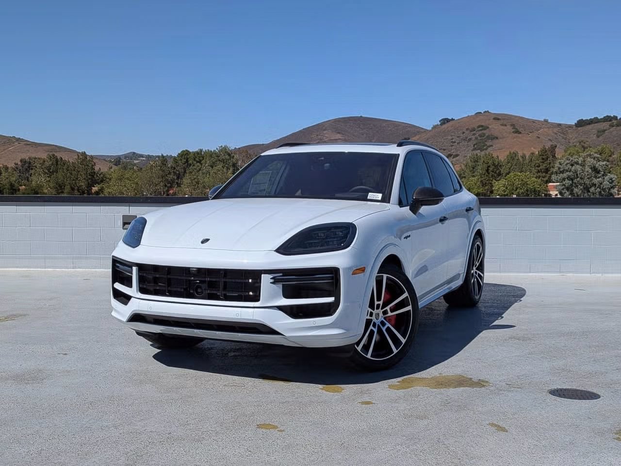 Certified 2025 Porsche Cayenne Turbo AWD/4WD image 1