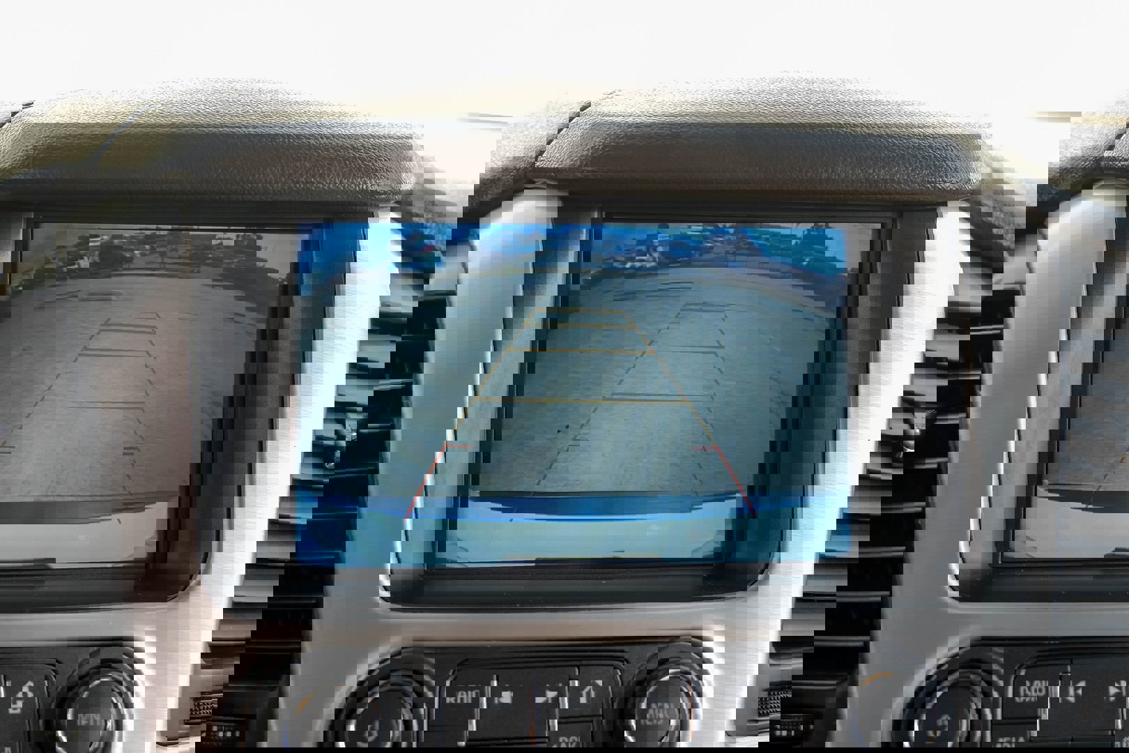 Used 2018 GMC Yukon SLT w/ Open Road Package image 21