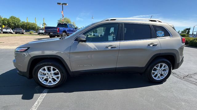 Used 2017 Jeep Cherokee Latitude w/ Trailer Tow Group AWD/4WD image 7